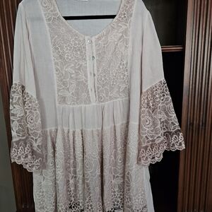 Scandal Italy. Elegant Lace Trim Blouse - Dress Cream